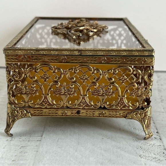 Vintage Antique Daisy Gold Jewelry Box With Glass top. - Picture 9 of 15